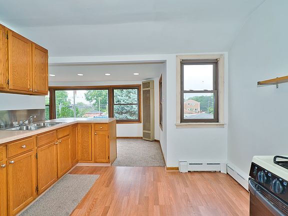 5th image of 9126 Chestnut Ave