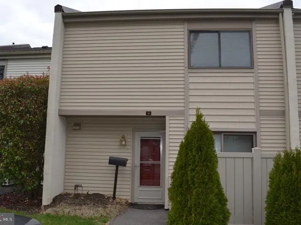 38 Twin Brooks Dr, Willow Grove, PA 19090