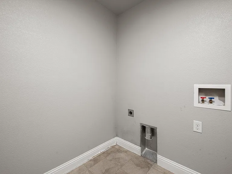 438 Sabine Ave — Photo 12