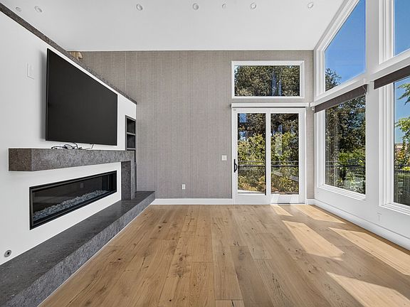 4th image of 2141 Indian Springs Ln