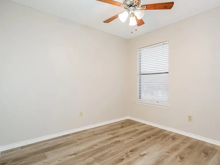 2305 Weyborn Dr — Photo 13