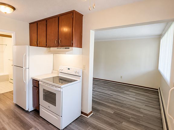 2nd image of 1640 Cumberland St #3