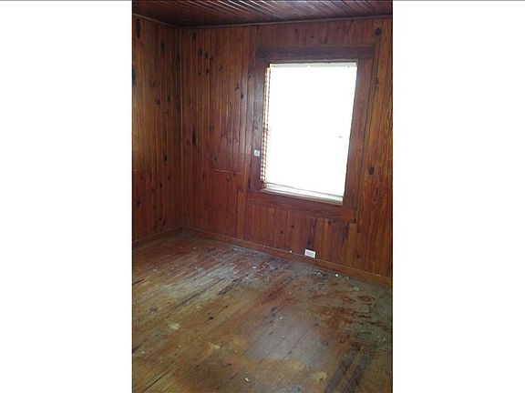 4th image of 566 NE Jacksonville Loop