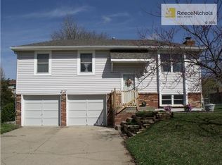 5001 NW Pennington Ln, Blue Springs, MO 64015