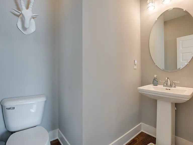 508 Morton Ave — Photo 34