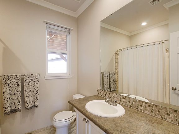 4th image of 755 SE Creekside Dr