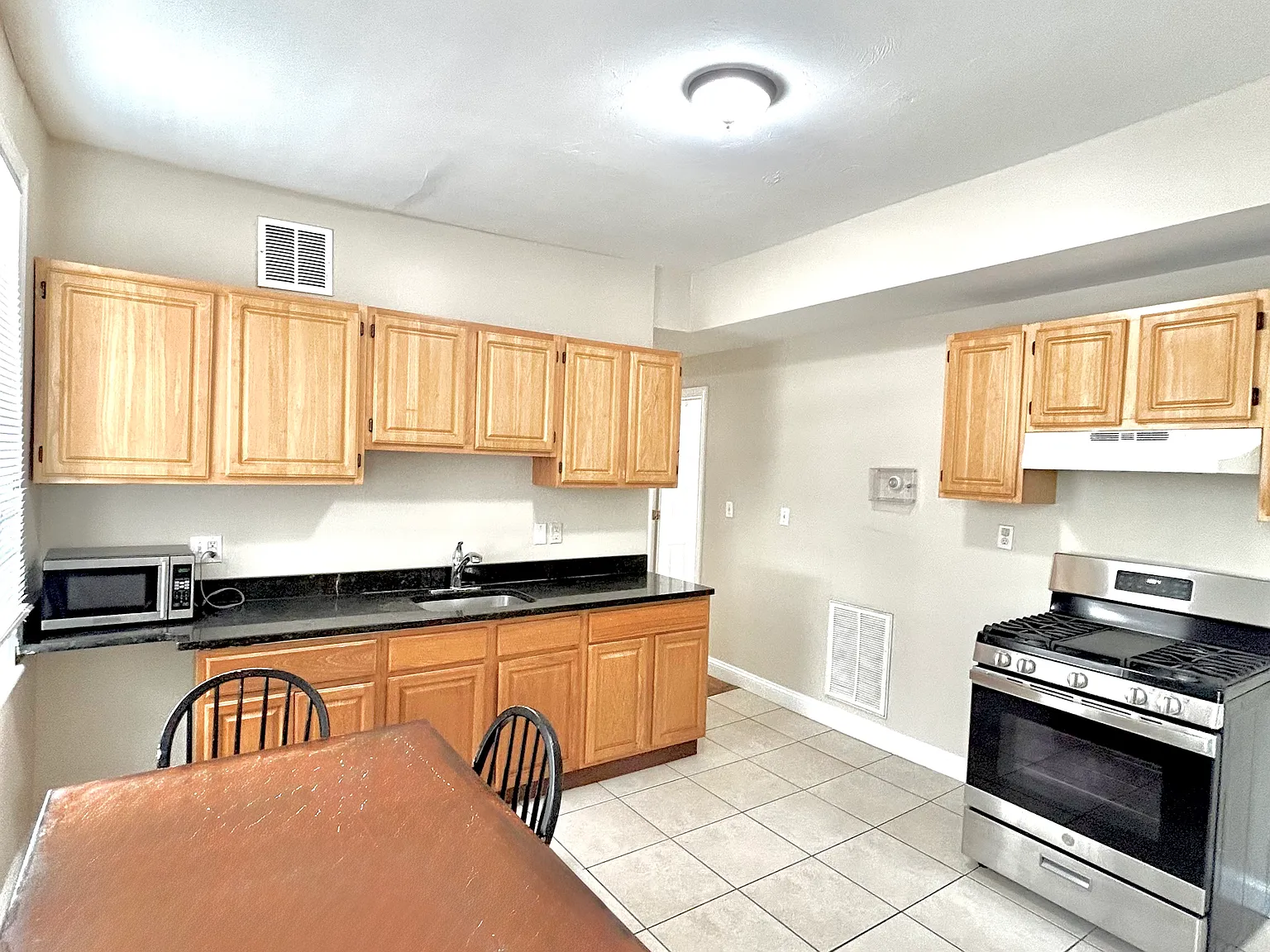 4 bed, $3,500 — Photo 1
