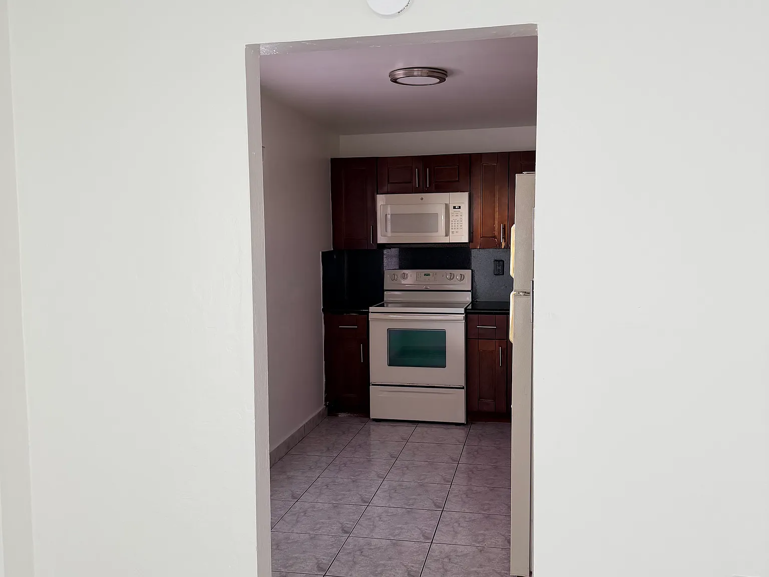 2 bed, 852 sqft, $2,100 — Photo 4