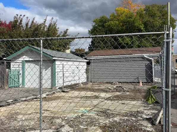 0 Sutherland Dr, Toronto, ON M4G 1J5