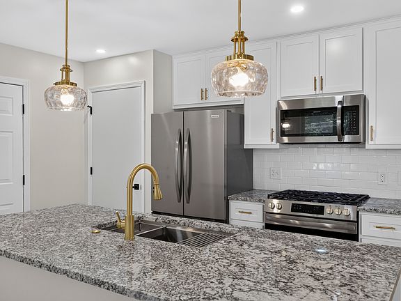 3rd image of 716 Bell Ave