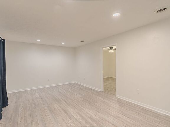 4th image of 122 Timber Dr