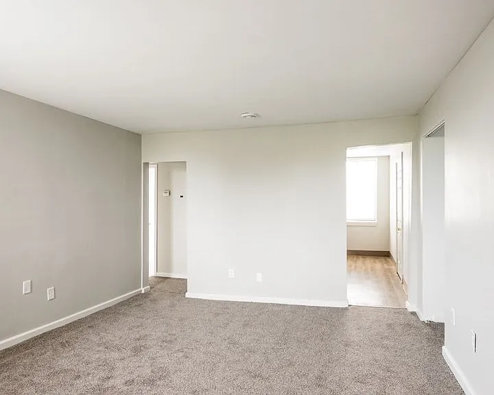 Kirkwood Apartments — Photo 28