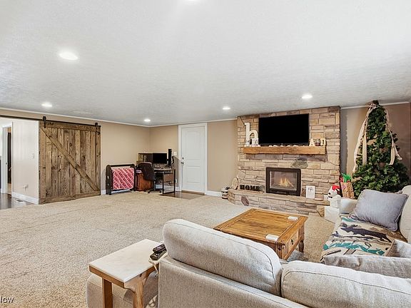 2nd image of 1790 Candlestick Dr