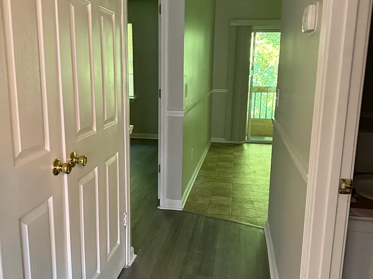 816 Westbrook Ct — Photo 2