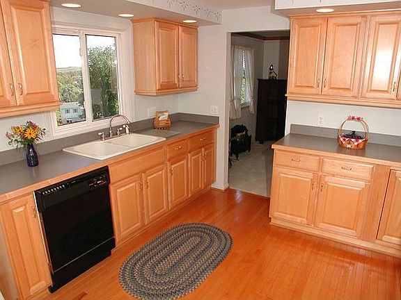5th image of 74 Grandview Dr