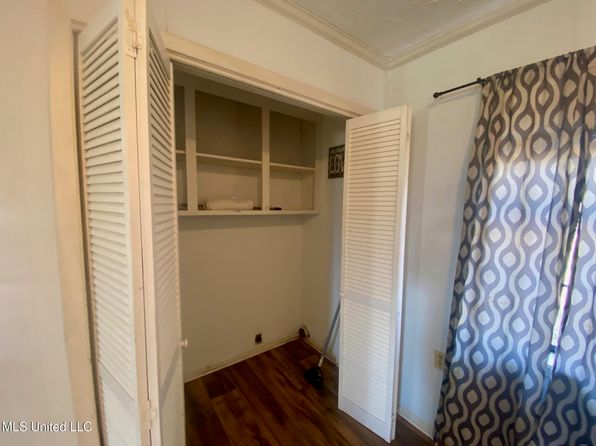 111 Lewis St, Walnut Grove, MS 39189
