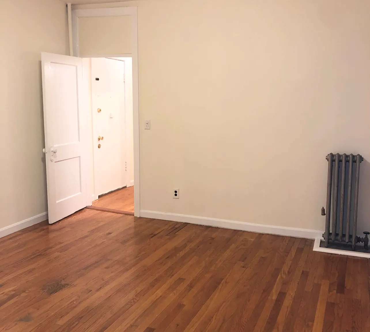 Studio, 305 sqft, $2,250 — Photo 3
