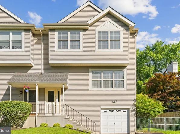 654 Woodspring Dr, Warrington, PA 18976