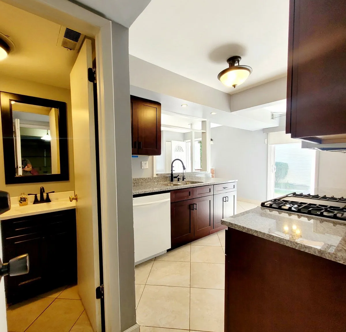 2 bed, 1.5 bath, 1050 sqft, $2,295 — Photo 2