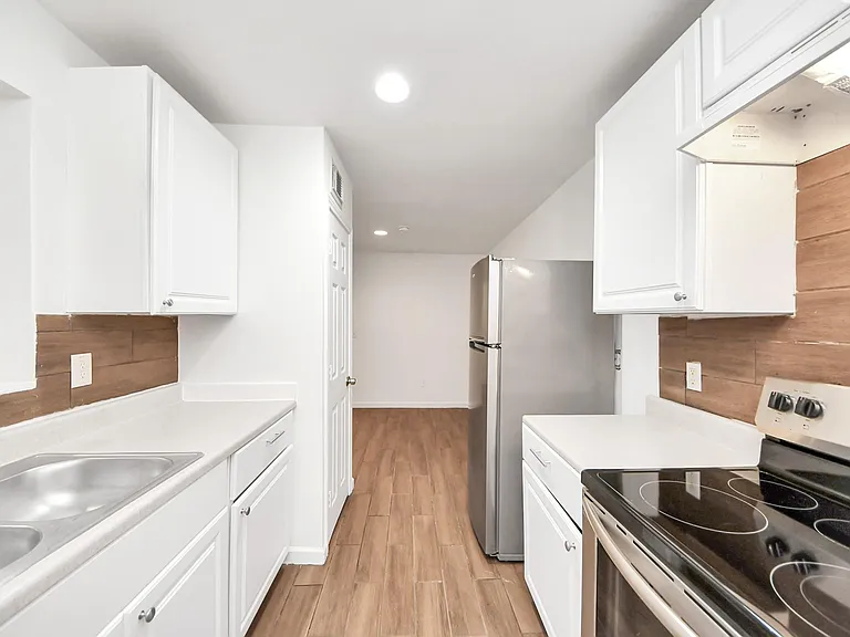 12068 Beechnut St #C — Photo 15