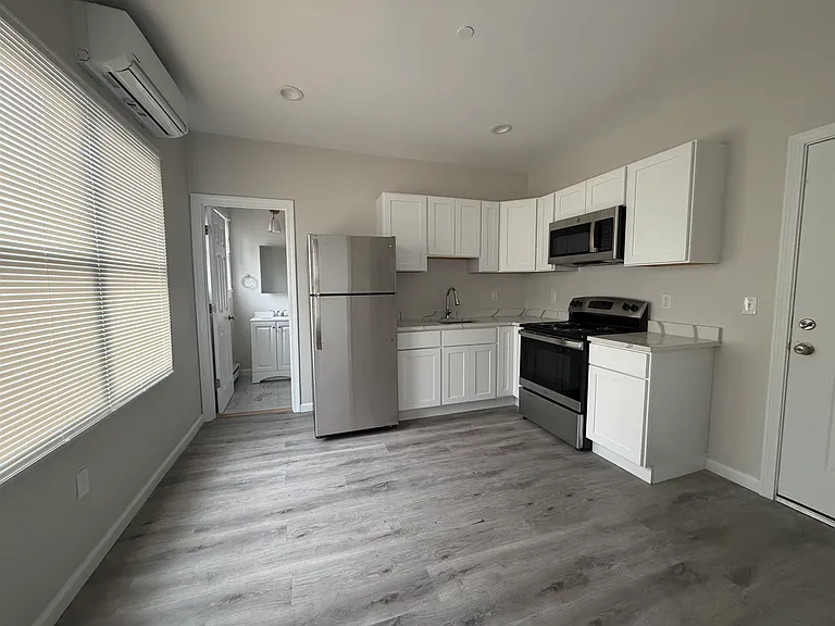 27 Main Street — Photo 14