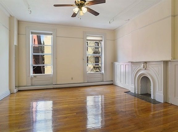 4th image of 467 Waverly Ave