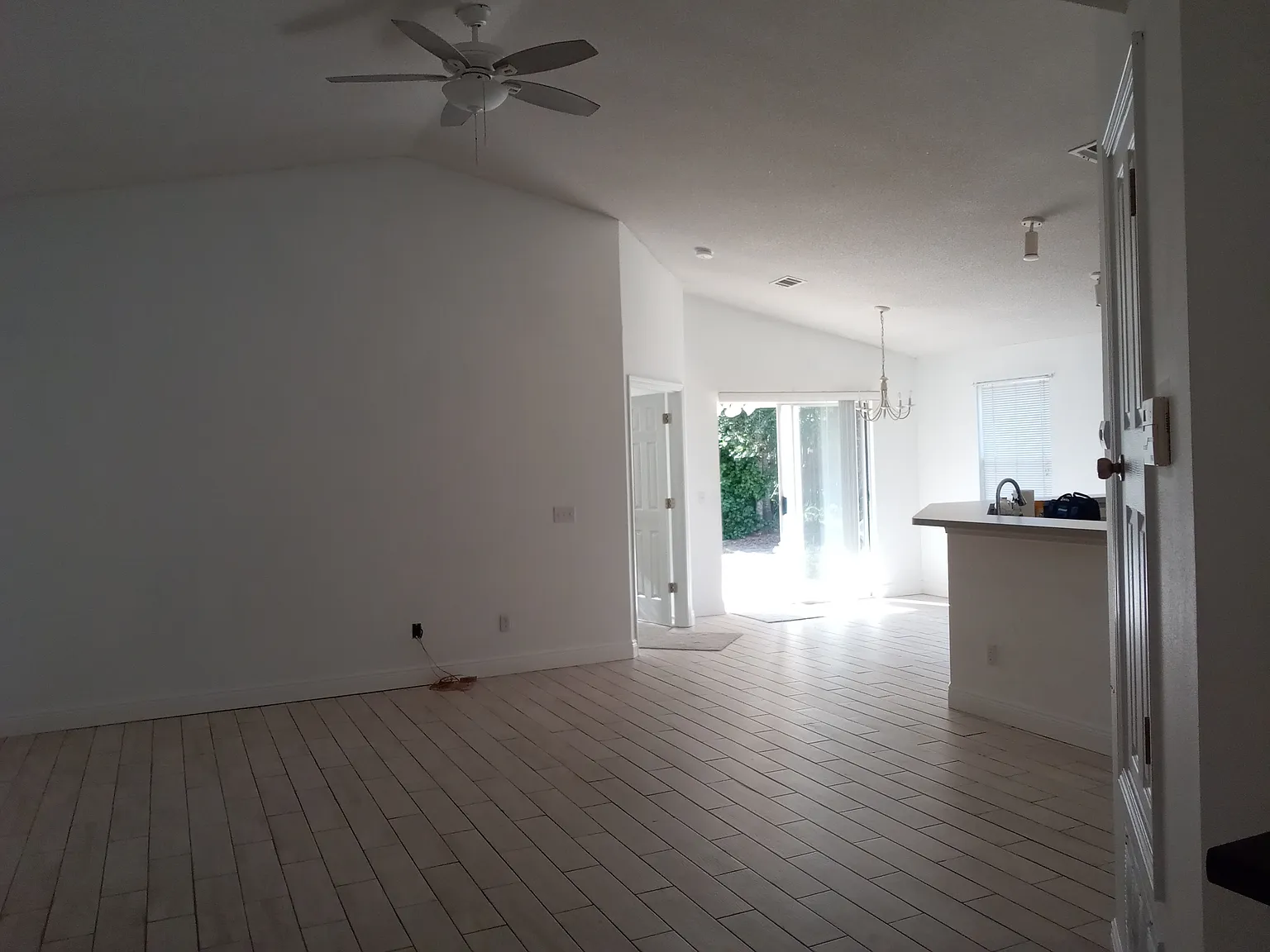 3 bed, 1297 sqft, $2,000 — Photo 4