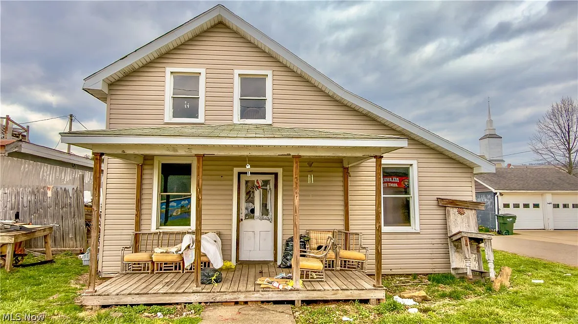 106 E Main St photo 1