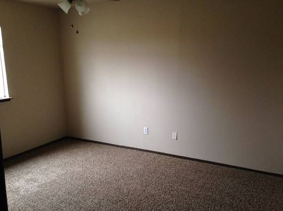 5th image of 1615 Beaumont Dr