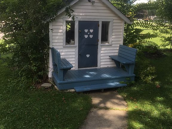 Rear Playhouse/Shed