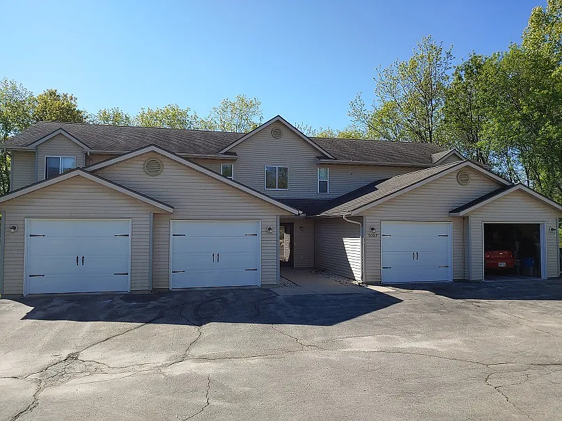 Brittany Hills — Photo 3