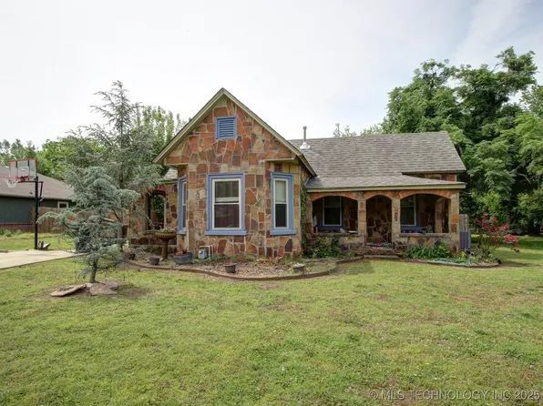 612 W Main St, Beggs, OK 74421