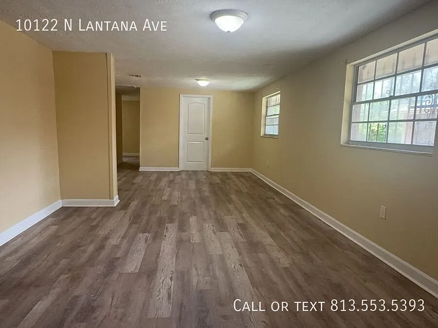Spacious 4 Bedroom, 2 Bath Duplex in North Tampa — Photo 3