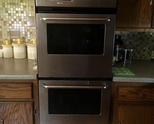 Kitchen (appliances stay)