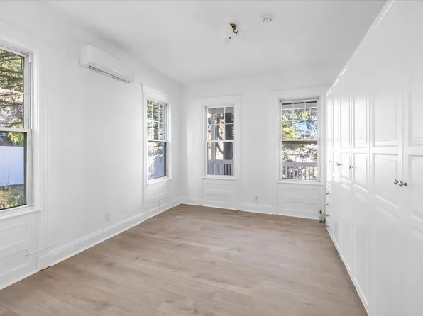 46 Garden Place image 11 of 34