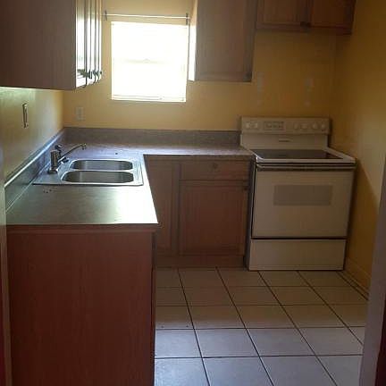 3rd image of 4407 Carver St