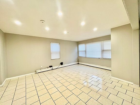2nd image of 193 Crescent Pl #1