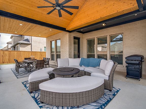 3rd image of 620 Windy Ridge Ln