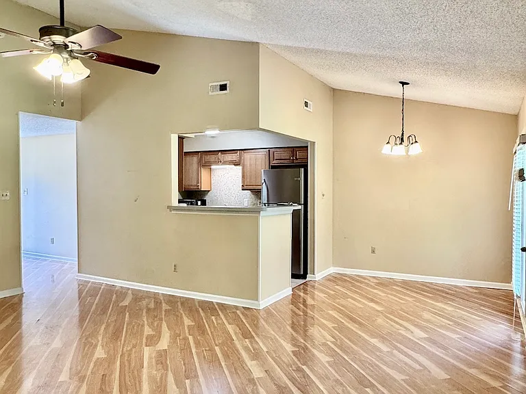 1424 Clear Brook Dr — Photo 6