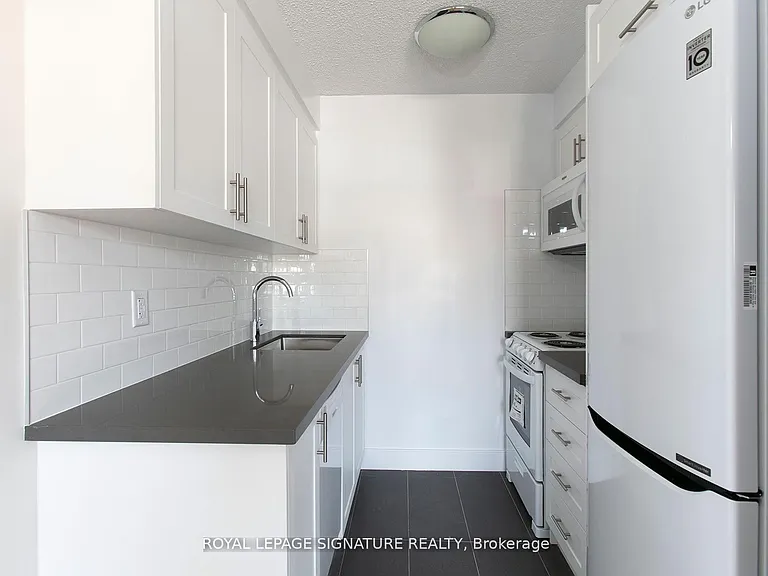 990 Avenue Rd #206 — Photo 3