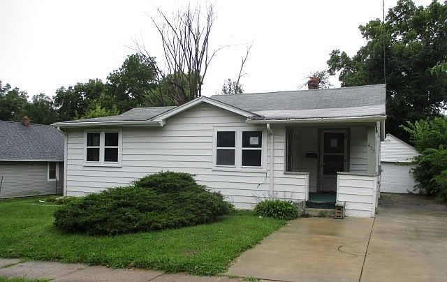 1st image of 627 S Pierpont Ave