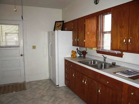 5th image of 1810 Munster Ave