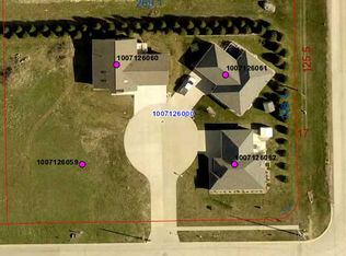 3811 Spring Ct, Waverly, IA 50677