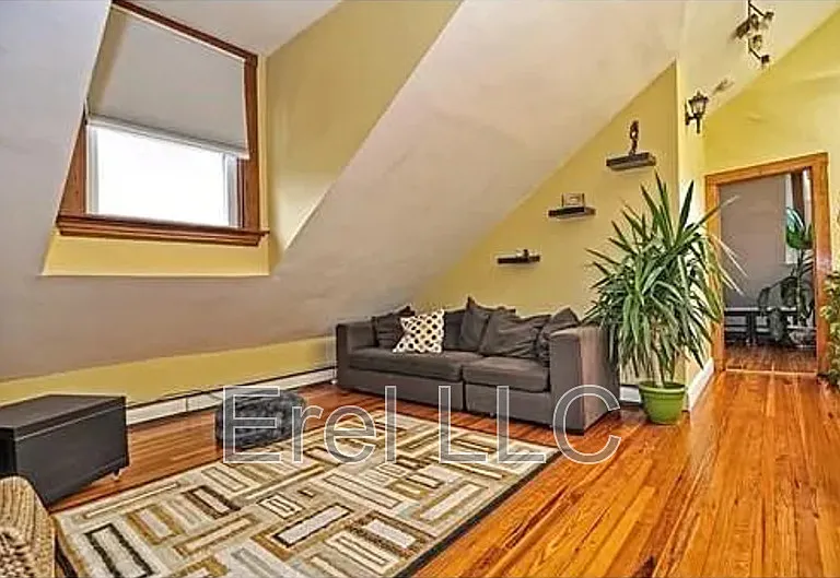 20 Sunset St #4 — Photo 5