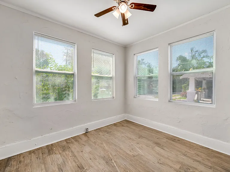 310 E Lambright St — Photo 9