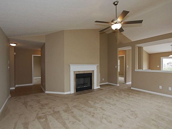 5th image of 622 Sonoma Ln