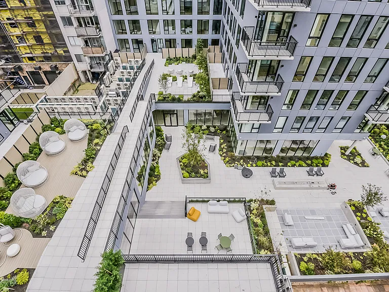218 Front St #1600 — Photo 15