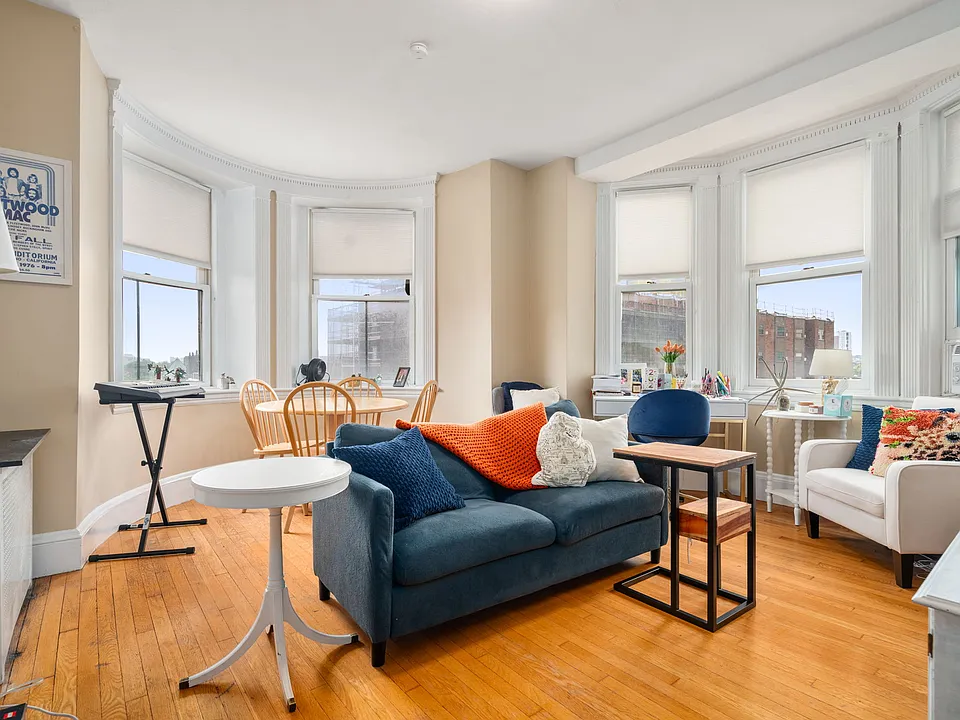 8 Garrison St #606
