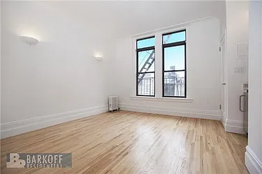 Rented by Barkoff Residential 