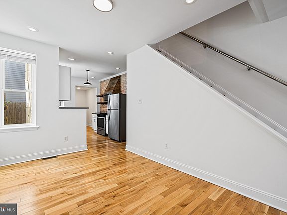 3rd image of 118 W Montgomery Ave